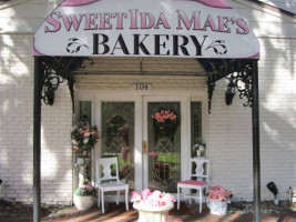 Sweet Ida Mae's Bakery food