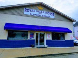 Royal Pizza House outside