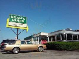 Dean's Diner outside