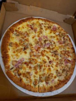 Holden Pizza food