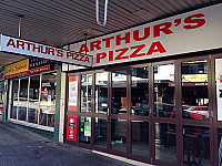 Arthur's Pizza outside