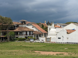 Fort Dew Guest House And outside