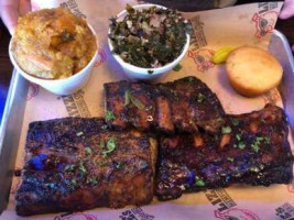 Lizzie's Memphis Style Barbecue food