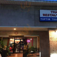 Tup Tim Thai outside