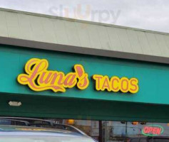 Luna's Tacos outside