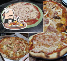 Pazzi Di Pizza, Pizzeria Da Asporto E Domicilio food
