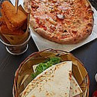 La Brezza Piadineria E Pizzeria food