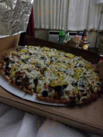 Cheseze's Pizza food