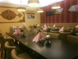 Oez Adana Kebap Salonu inside