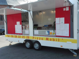 Pizza Mobil' food