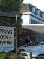 Spring House Tavern outside