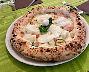 Momo Pizzeria food