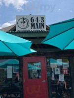 613 Main Restaurant And Coffee Bar outside
