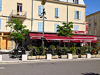 Brasserie Le Tainois outside