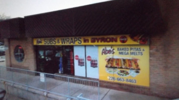 Abe's Subs and Wraps Byron outside