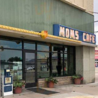 Moms Cafe outside