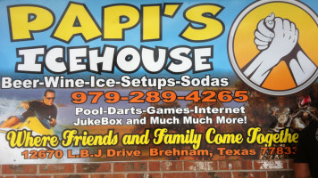 Papi's Icehouse inside