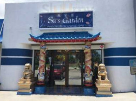 Su's Garden outside
