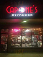 Capone's Pizzeria food