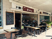 Café Tricio inside