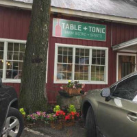 Table Tonic outside