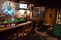 Le Saint Patrick Irish Pub inside