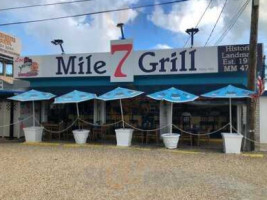 Seven Mile Grill outside