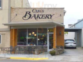 Carl's Bakery outside