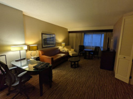 Doubletree Suites By Hilton Columbus Downtown inside