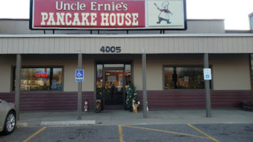 Uncle Ernie's Pancake House outside