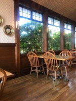 Oak Table Cafe inside