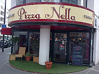 Pizza Nella outside