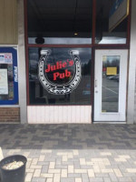 Julies Pub inside