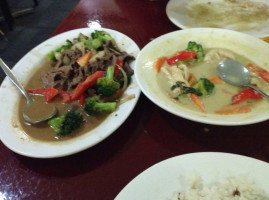Dee's Vintage Thai Restaurant food