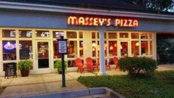 Massey's Pizza outside