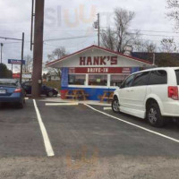 Hank's Drive-in outside