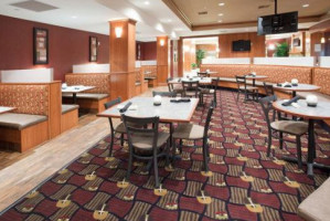 The Grand Valley Grill At Holiday Inn And Suites food