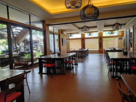 Bacolod 18th St.palapala Seafood Grill inside