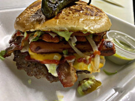 Pumbah’s Tacos Burgers food