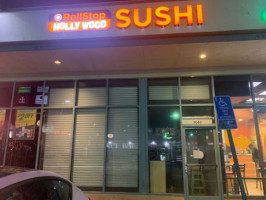 Hollywood Sushi outside