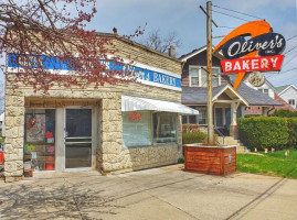 Oliver's Bakery outside