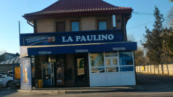 La Paulino outside