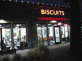 Biscuits Cafe outside