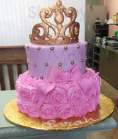 Gloria's Specialty Cakes food