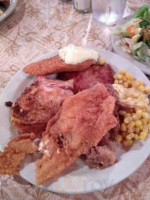 Gasthof Amish Village food