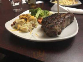 Ale's Steakhouse food