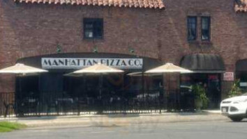 Manhattan Pizza Co. outside