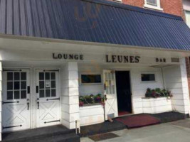 Leunes Tavern outside
