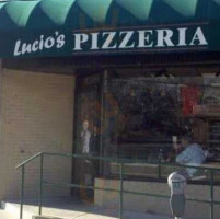 Lucio's Pizza outside