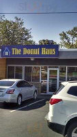 Donut Haus Bakery-custom Cakes outside